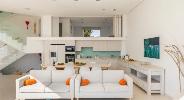 Protaras Seafront Villa Alemar, Rezervovat Vila Hotely v Protaras s parkováním, poblíž Fig Tree Bay Beach, Parkování