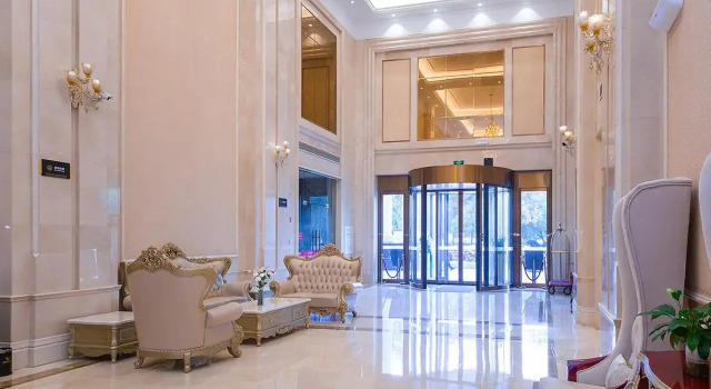 Vienna International Hotel Jingzhou New World, Prenota Hotel Hotel a Hubei con parcheggio, Parcheggio