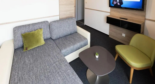 Трёхместный люкс Deluxe Hotel Zena Beauty & Shopping Center