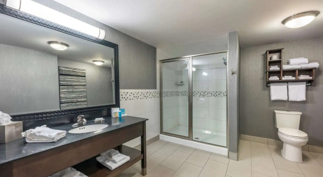 Двухместный люкс с 2 комнатами Hampton Inn Sydney