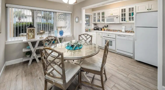 Апартаменты Seaspray Condos 212B