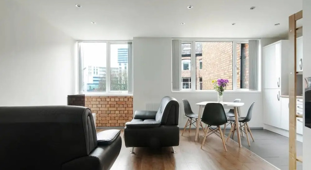 Sparkling Clean 2BR City Centre Apartment, Varaa Huoneisto Asunnot kohteessa Merseyside, Huoneisto