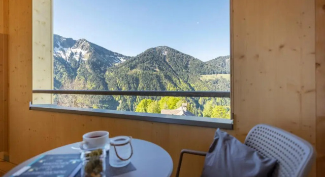 Трёхместный номер Standard с балконом JUFA Hotel Laterns - Klangholzhus