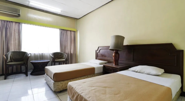 Standard Zimmer Istana Hotel Bandung Mitra RedDoorz