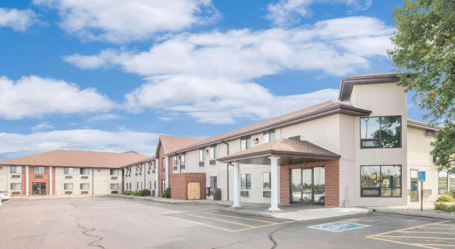 Кровать в общем номере Days Inn by Wyndham Mitchell SD