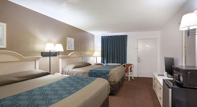 Четырёхместный номер Standard Rodeway Inn Lake City I-75