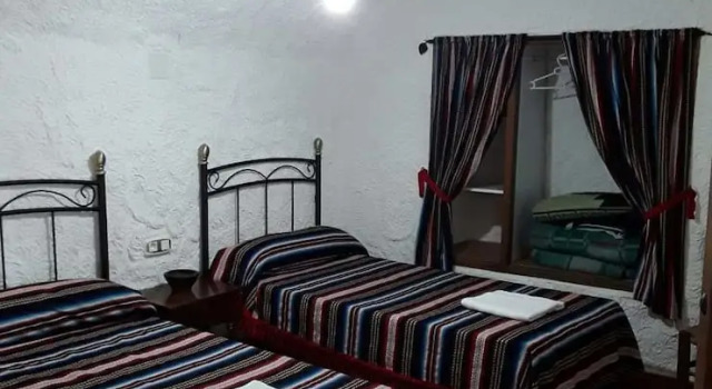Cuevas Lourdes, Varaa Hotelli Benamaurel Granada