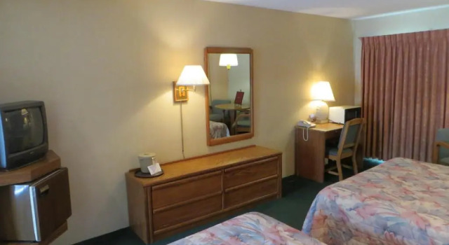 Starlite Budget Inn, Забронировать Мини-отель Мини-отели Макино-Сити, рядом с Дом ужасов Mackinaw Manor Haunted Mansion, Мини-отель