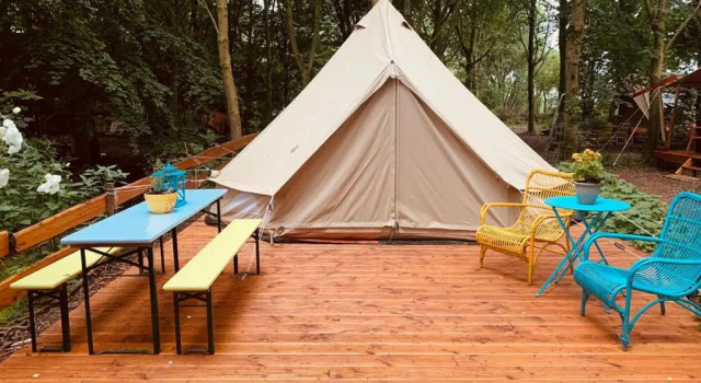 Кровать в общем номере (женский номер) Glamping De Helleborus