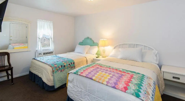 Четырёхместный люкс Virginia City Inn