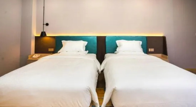 Кровать в общем номере CHEERMAY Hotel (Jiangmen Wuyi University 33 Xu Street)