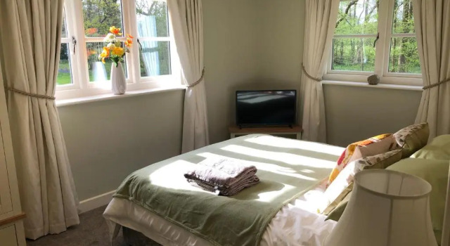 Daweswood - Luxury cottage, lake access & hot tub, Prenota Hotel Hotel a Kent con parcheggio, Parcheggio