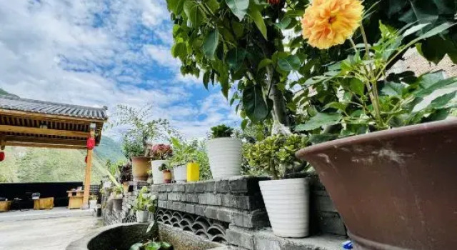 Yuexiang Chenye Courtyard Mountain View Terrace Boutique Stay (Jiuzhaigou County), Prenota Boutique Hotel a Ngawa con parcheggio, Parcheggio