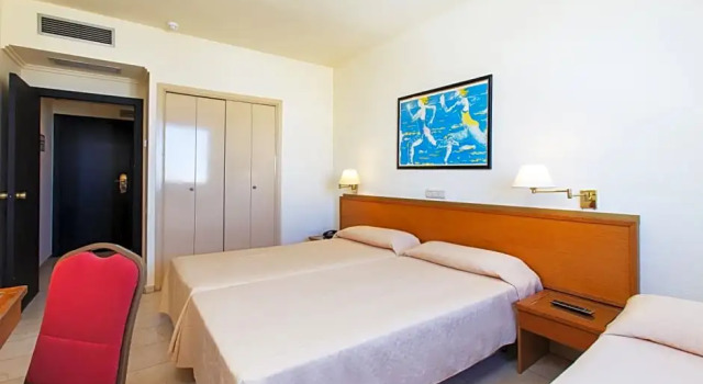 Трёхместный номер Standard Novotel Valencia Lavant