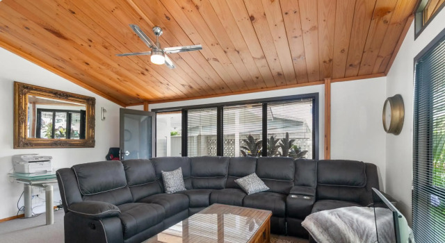 Hibiscus Hideaway - Orewa Holiday Home