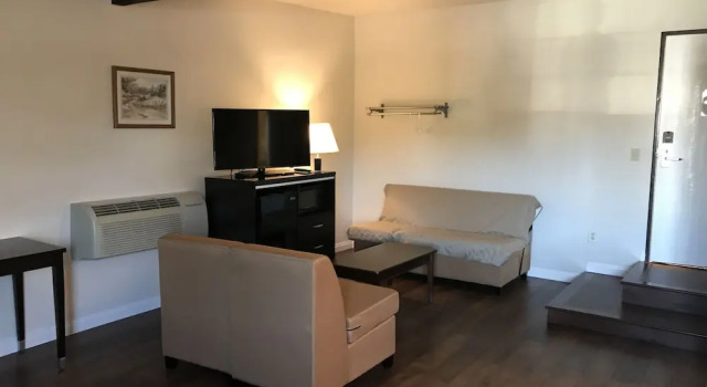 Студия Grand Manhattan Inn & Suites