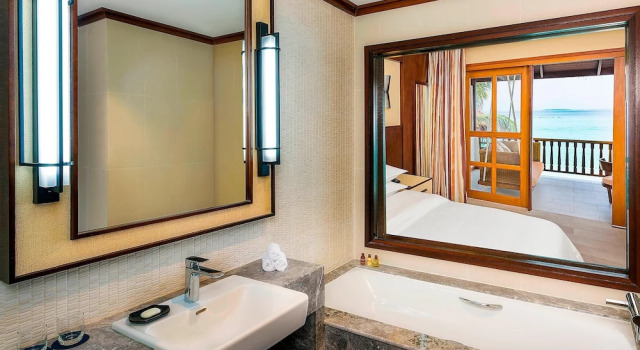 Двухместный номер Deluxe с видом на пляж Sheraton Maldives Full Moon Resort & Spa
