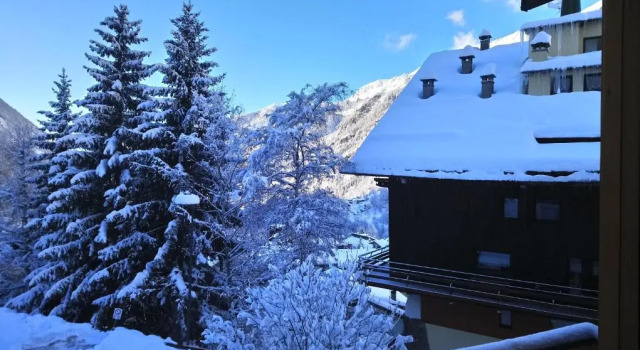 Cervinia-Valt Sport & Relax House, Забронировать Отель Отели Вальтурнанш с парковкой, Парковка