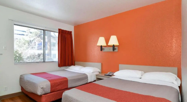 Четырёхместный номер Standard Motel 6-Big Bear Lake, CA