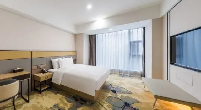 Люкс Deluxe New Crescent Moon Hotel (Meishan East Station Chunxi Square Branch)