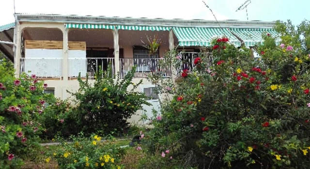 Apartment With 2 Bedrooms in Deshaies, With Wonderful sea View, Furnished Balcony and Wifi - 1 km From the Beach, Rezerwuj Apartament Hotele w Basse-Terre z parkingiem, Parking
