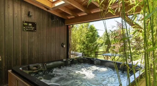 Двухместный номер Standard Le Domaine des Prés Verts Suites & Chambres avec Jacuzzi Privatif