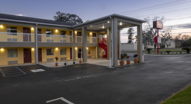 Country Hearth Inn - Valdosta, Rezerwuj Hotel Hotele w Valdosta z parkingiem, Parking