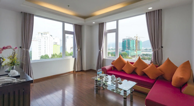 Люкс с балконом и с видом на море D26 Nha Trang Hotel