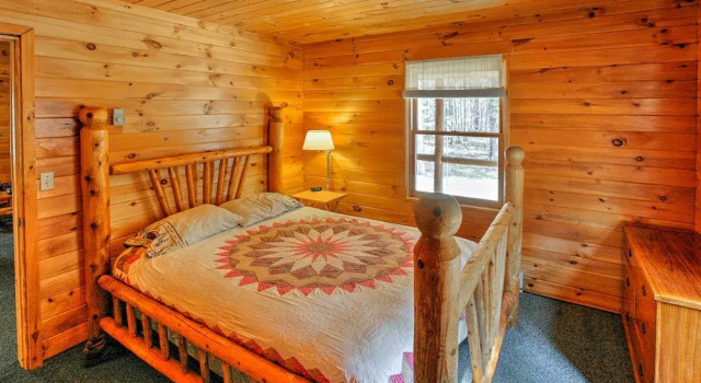Коттедж Private South Boardman Cabin on 10 Forest Acres!