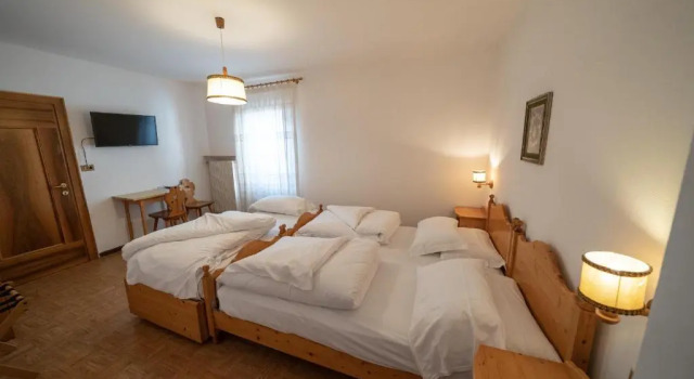 Трёхместный номер Standard с балконом HOTEL FONTANA