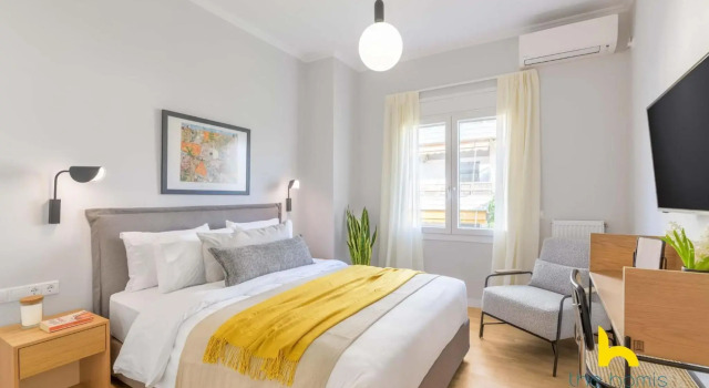 Sun-Splashed 2-BDR Corner Apartment with Hillside views!, Забронировать Апартаменты/квартира Неос-Космос Афины, рядом с Холм Филопаппос