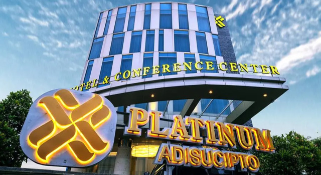 Полулюкс Platinum Adisucipto Hotel & Conference Center