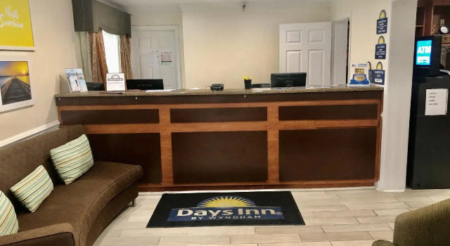 Days Inn by Wyndham Manning, Book Hotel Hoteller i Manning med parkering, Parkering