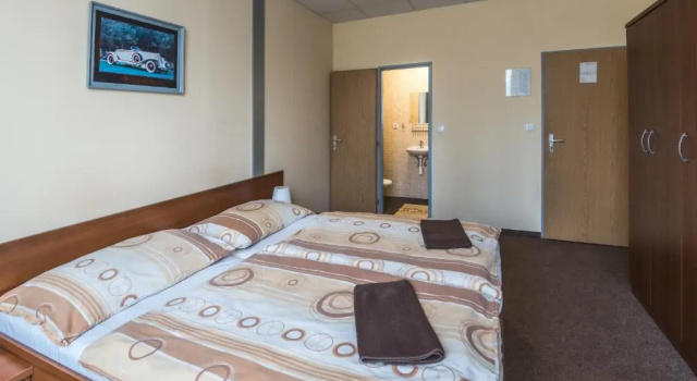 Двухместный номер Standard City Hotel B&B, reception 24 7, 800m od-from R1, free parking