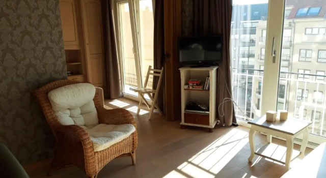 Апартаменты Charming Apartment direct access beach Blankenberge