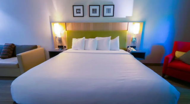 Люкс c 1 комнатой Country Inn & Suites by Radisson, Burlington (Elon), NC