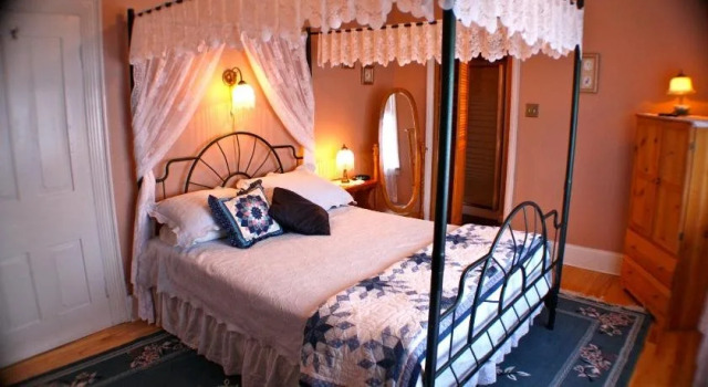 Kellys Landing, Rezerwuj Hotel Trinity East 