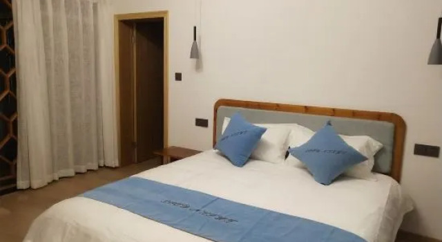 Люкс с балконом Hangzhou ailidie homestay