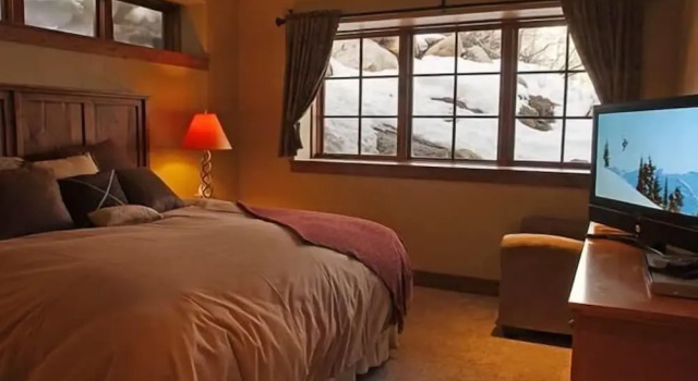 Brown Bear Chalet 4 BedroomHoliday home By Moving Mountains, Book Chalet Steamboat Springs Colorado