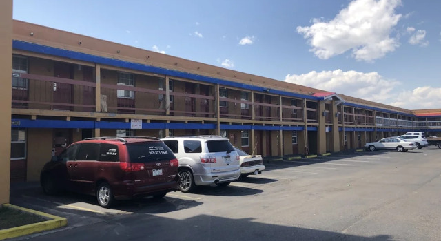 Americas Best Value Inn Denver, Rezerwuj Hotel Hotele w Aurora z parkingiem, Parking