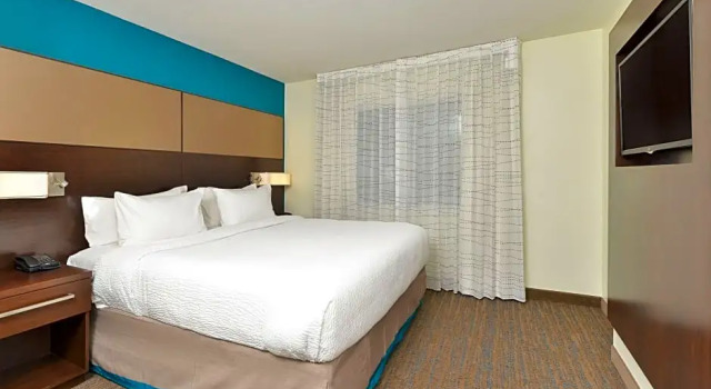 Четырёхместный люкс с 2 комнатами Hampton Inn & Suites Des Moines Downtown