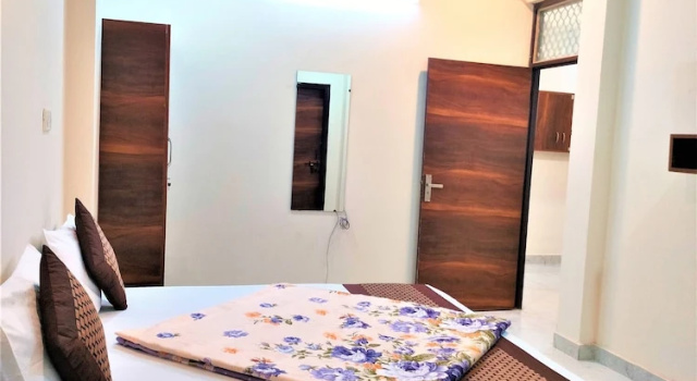 Номер Standard Comfort Inn Hotel.Near MayurVihar Metro1