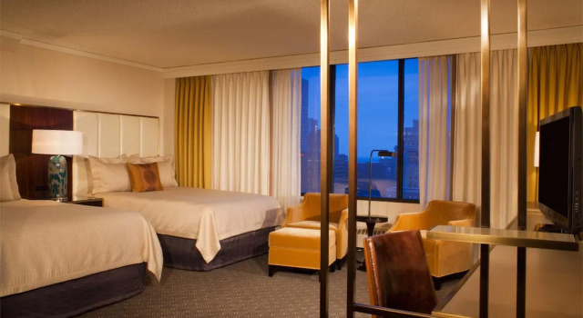 Четырёхместный номер Deluxe Omni Mont-Royal Hotel