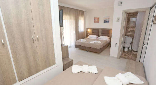 Трёхместный номер Standard с балконом Sun Hotel
