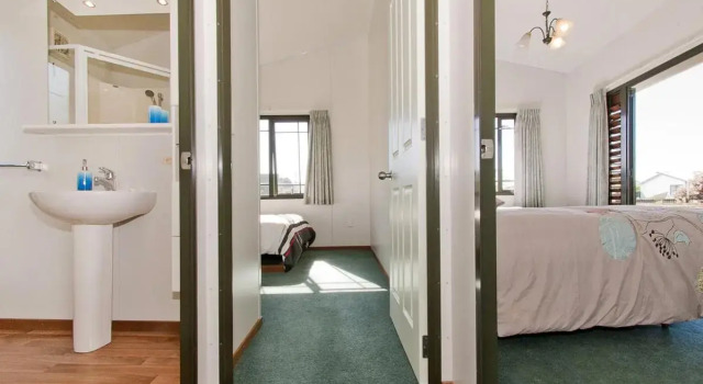 Korolevu Beach House - Whangamata Holiday Home