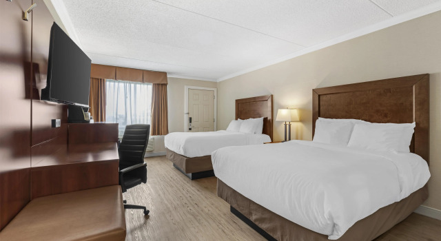 Четырёхместный номер Standard Best Western Plus Dryden Hotel and Conference Centre