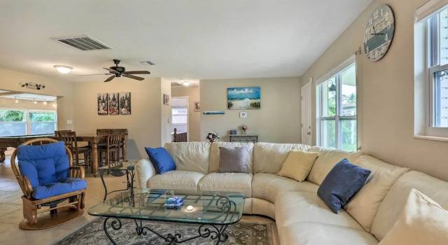 Bradenton Home w/ Beautiful Yard: 4 Mi to Downtown