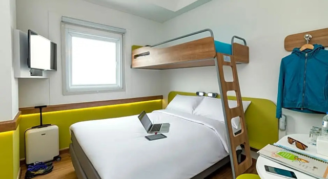 Standard Quadruple room Deka Hotel Surabaya HR Muhammad