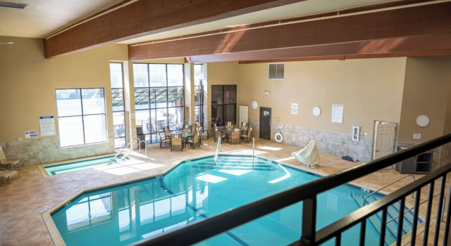 Четырёхместный номер Standard с красивым видом из окна Express Suites Riverport Inn & Suites