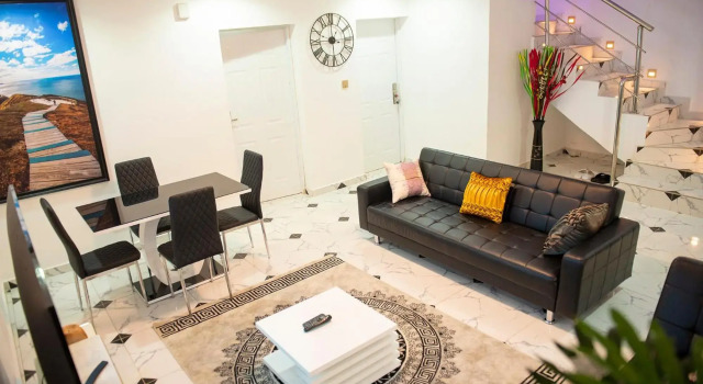 Cc & Cg Homes Luxury 3 Bedrooms Apart-24Hrs Elect WIFI Security, Book Hotel Hotels in Bwari with a Pool, Swimming Pool